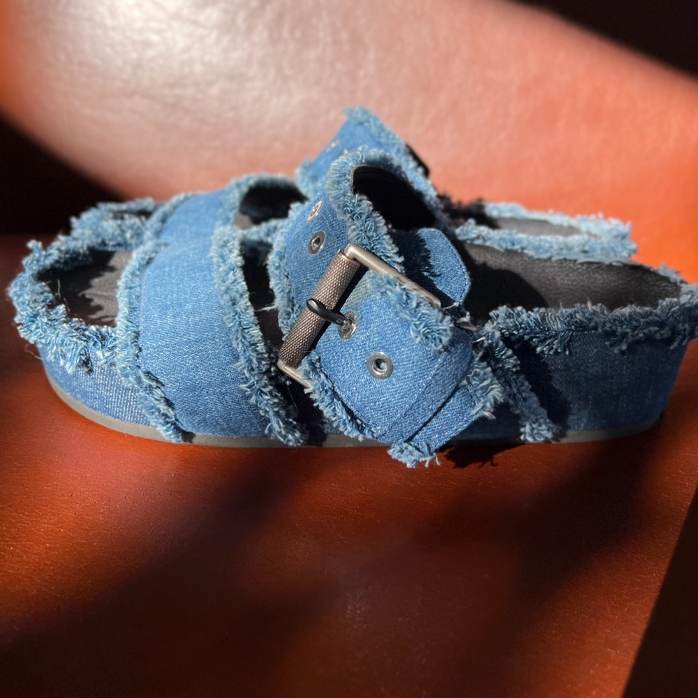 Shoes - Picture 4 of 11